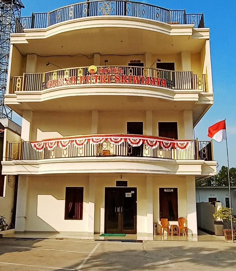 Grand Putri Sriwijaya Syariah Hotel Palembang Exterior photo